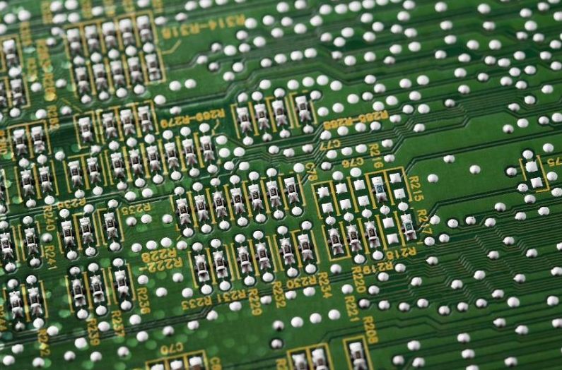 Una società commerciale giapponese cerca un fornitore di prodotti chimici e composti per il settore dell'elettronica per introdurlo nel mercato giapponese